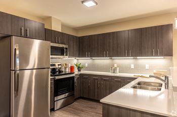192Nd west lofts fully-equipped kitchen